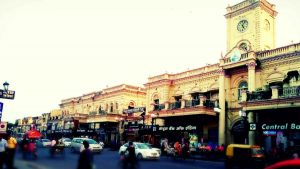 Harzratganj_Market,_Lucknow (1)